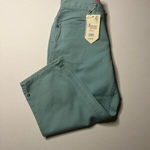 NWT Women's Comfort Denim Capri Pants in Light Green Size 8 MSRP $40 (Z)